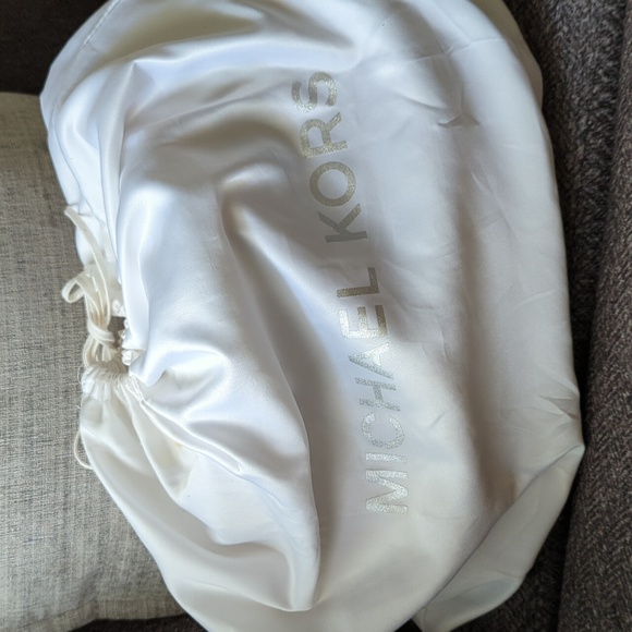 AUTHENTIC MICHAEL KORS TOTE - Picture 1 of 12